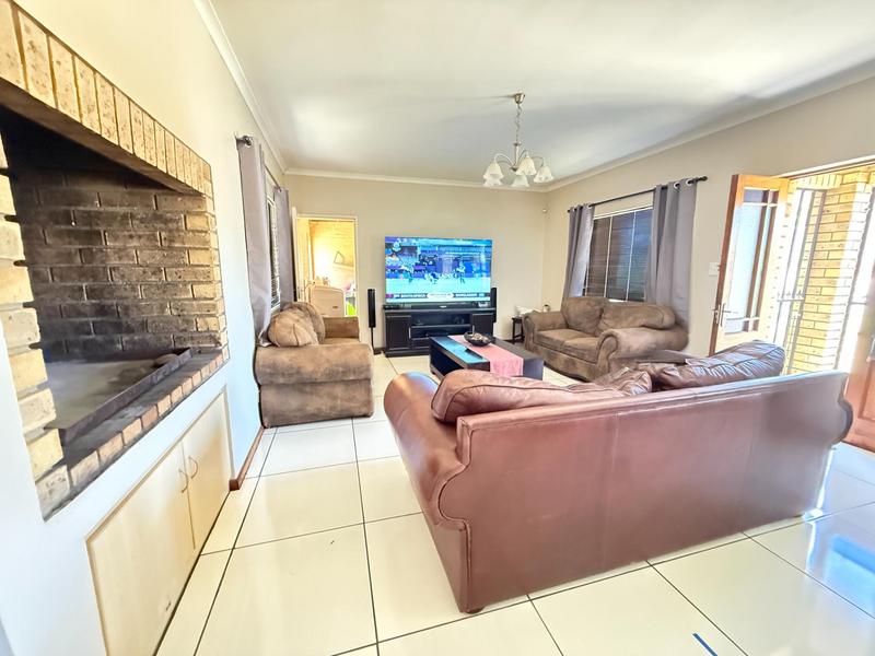 3 Bedroom Property for Sale in Tafelzicht Western Cape